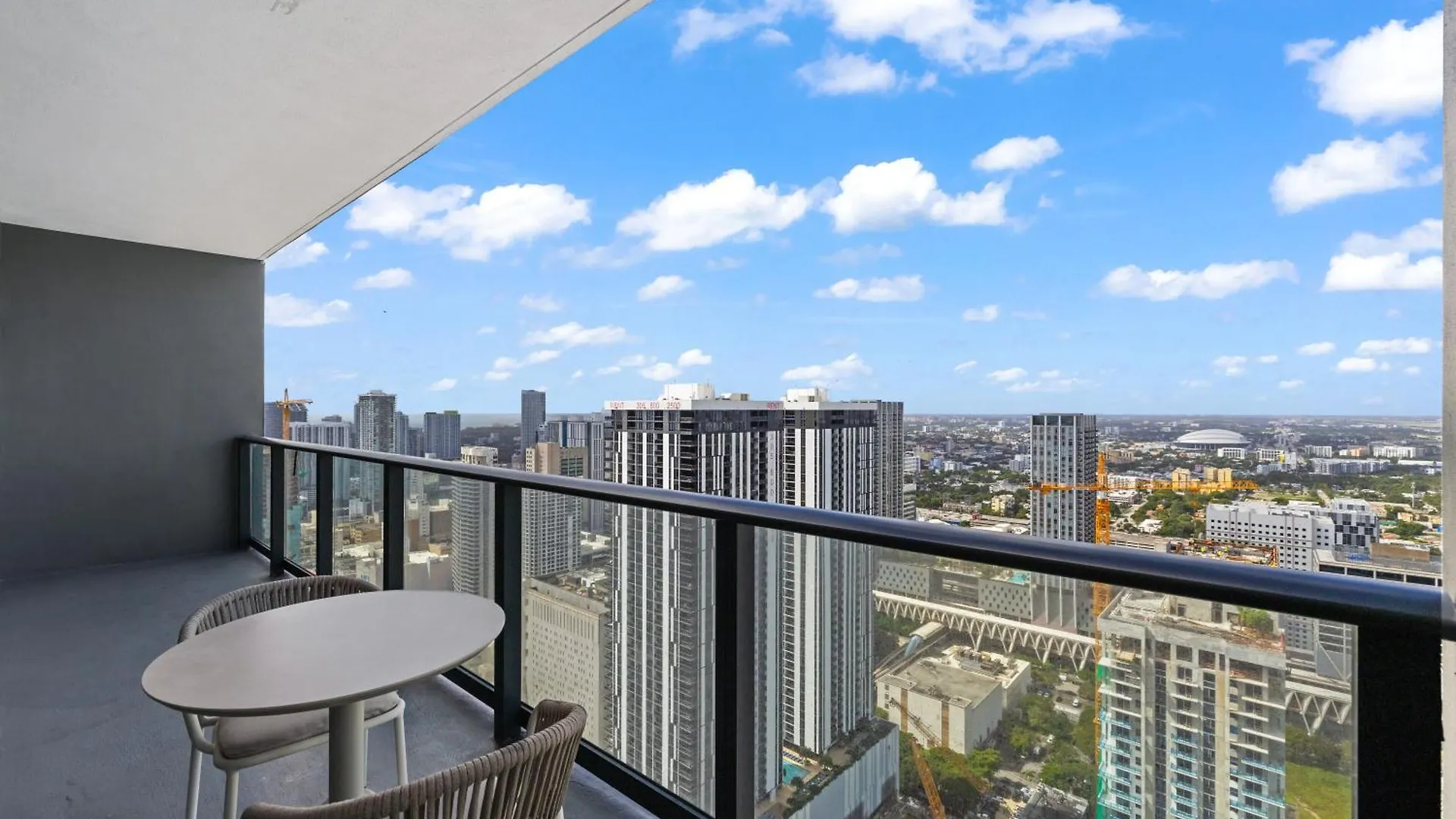 Apartment Luxury 45th-floor With Stunning Views
