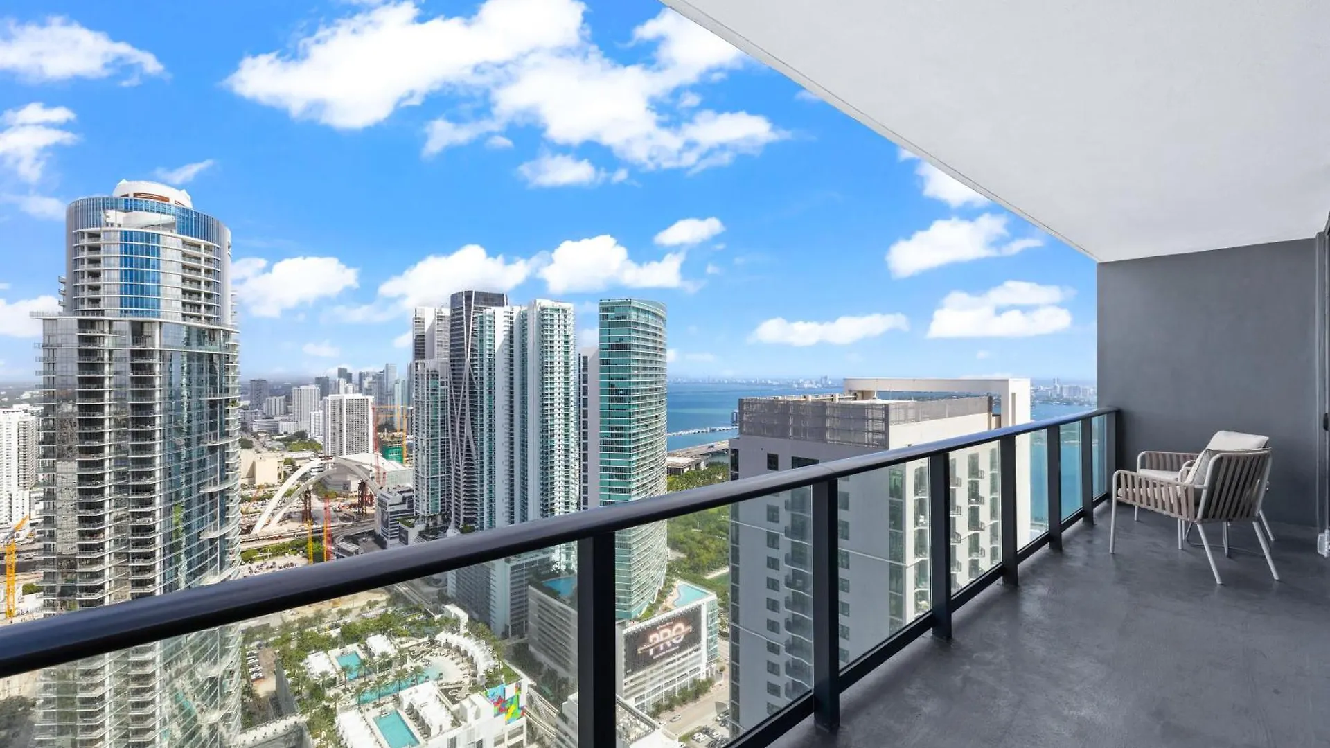 Luxury 45th-floor With Stunning Views