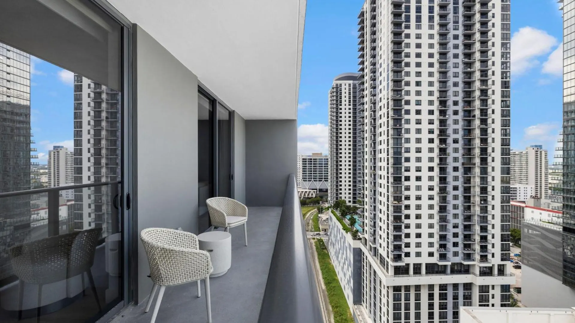 Luxury With Views In Downtown