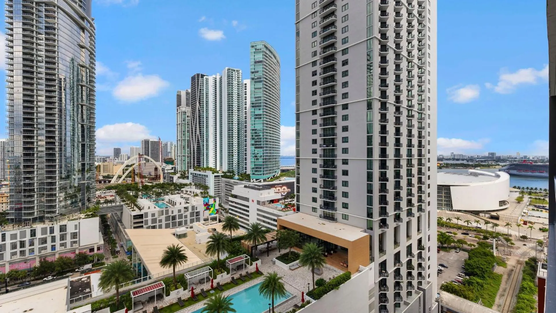 Luxury With Views In Downtown *