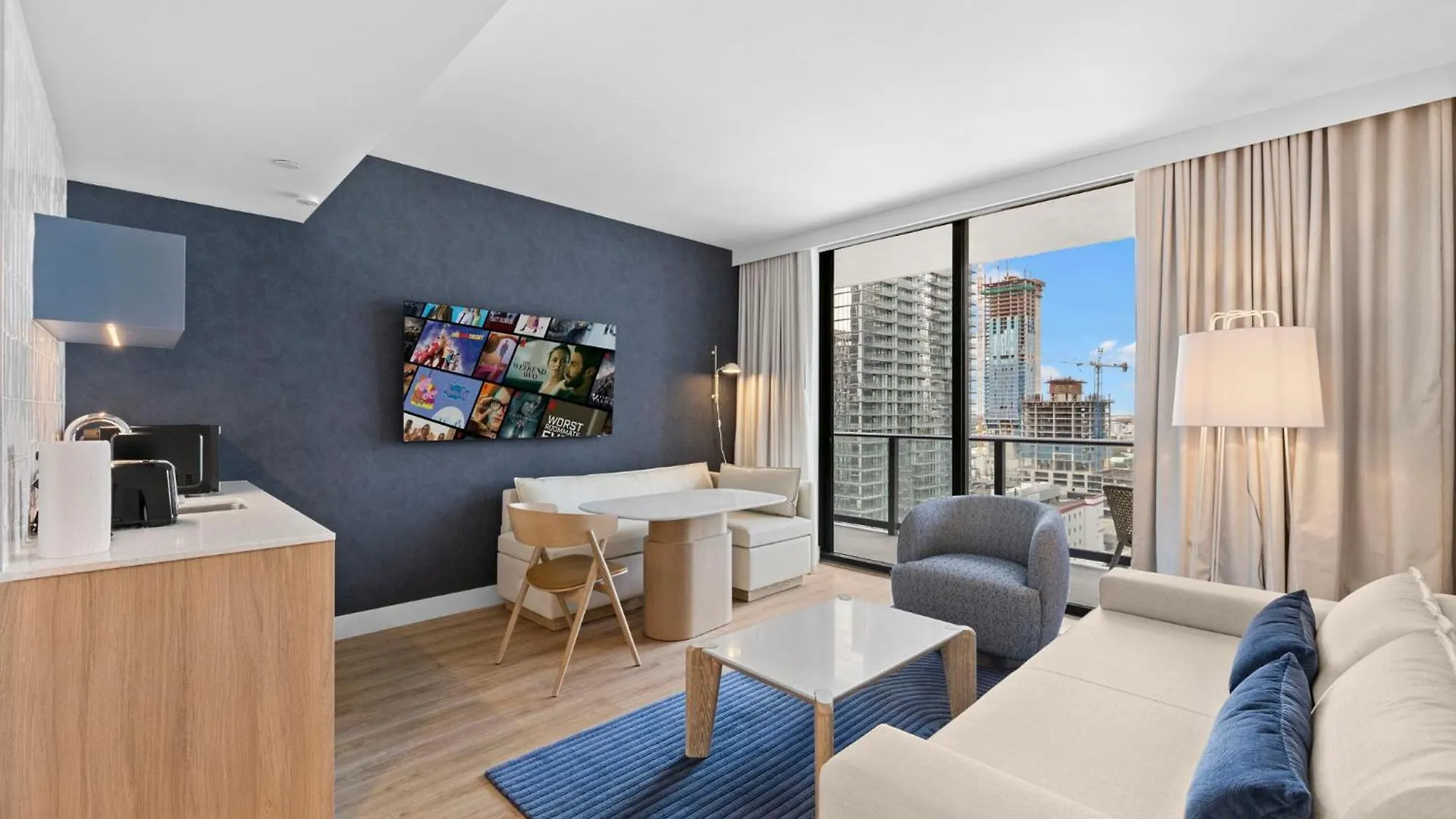Luxury With Views In Downtown