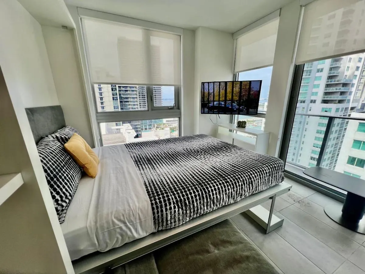 Stylish Downtown Getaway 30th Story View