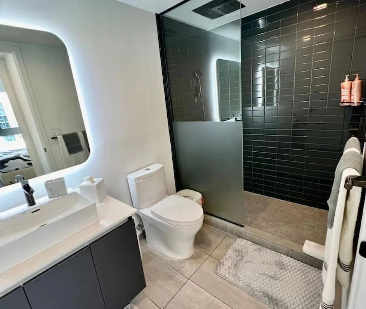 Apartment Stylish Downtown Getaway 30th Story View