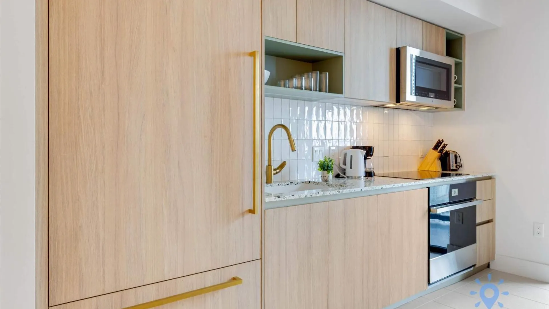 Modern 2br-2bth- Pool & Gym