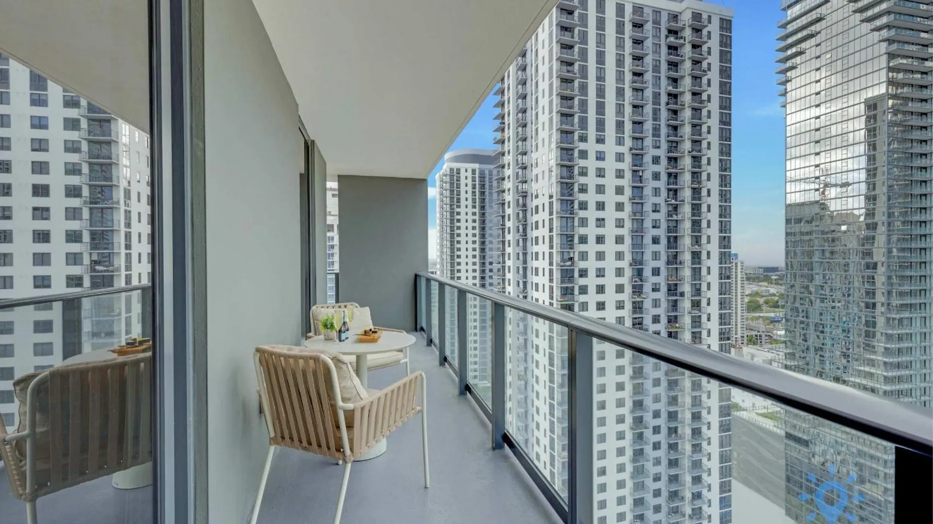 Apartment Modern 2br-2bth- Pool & Gym