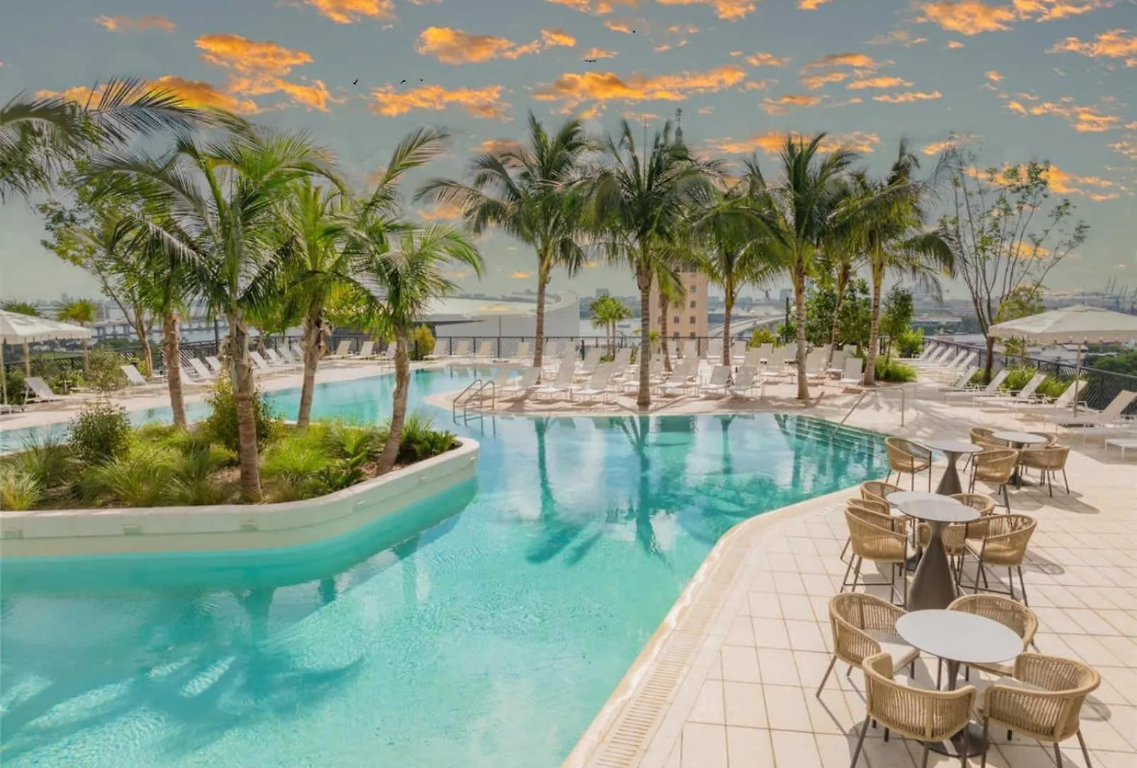 Modern 2br-2bth- Pool & Gym Apartment *