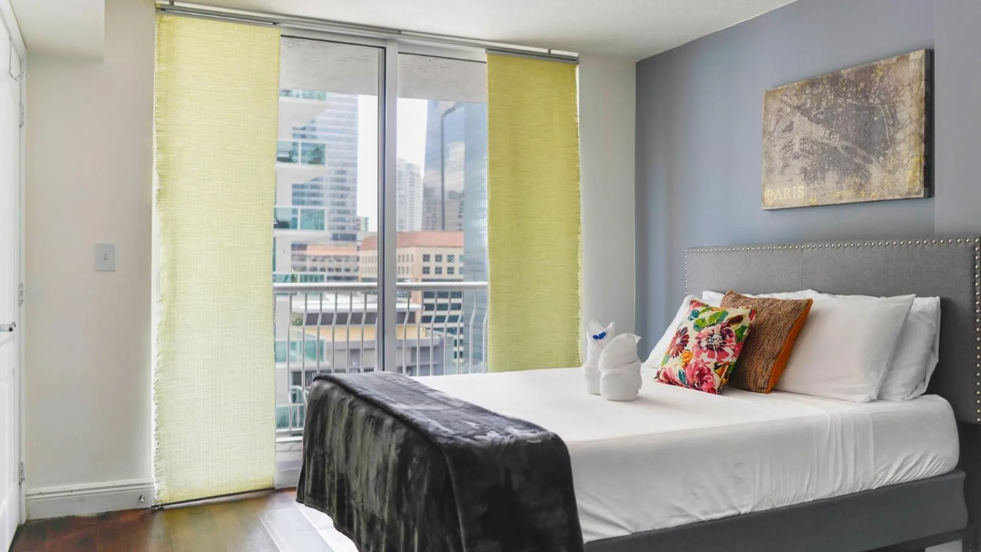 Amazing Brickell With Ocean-pool View Miami