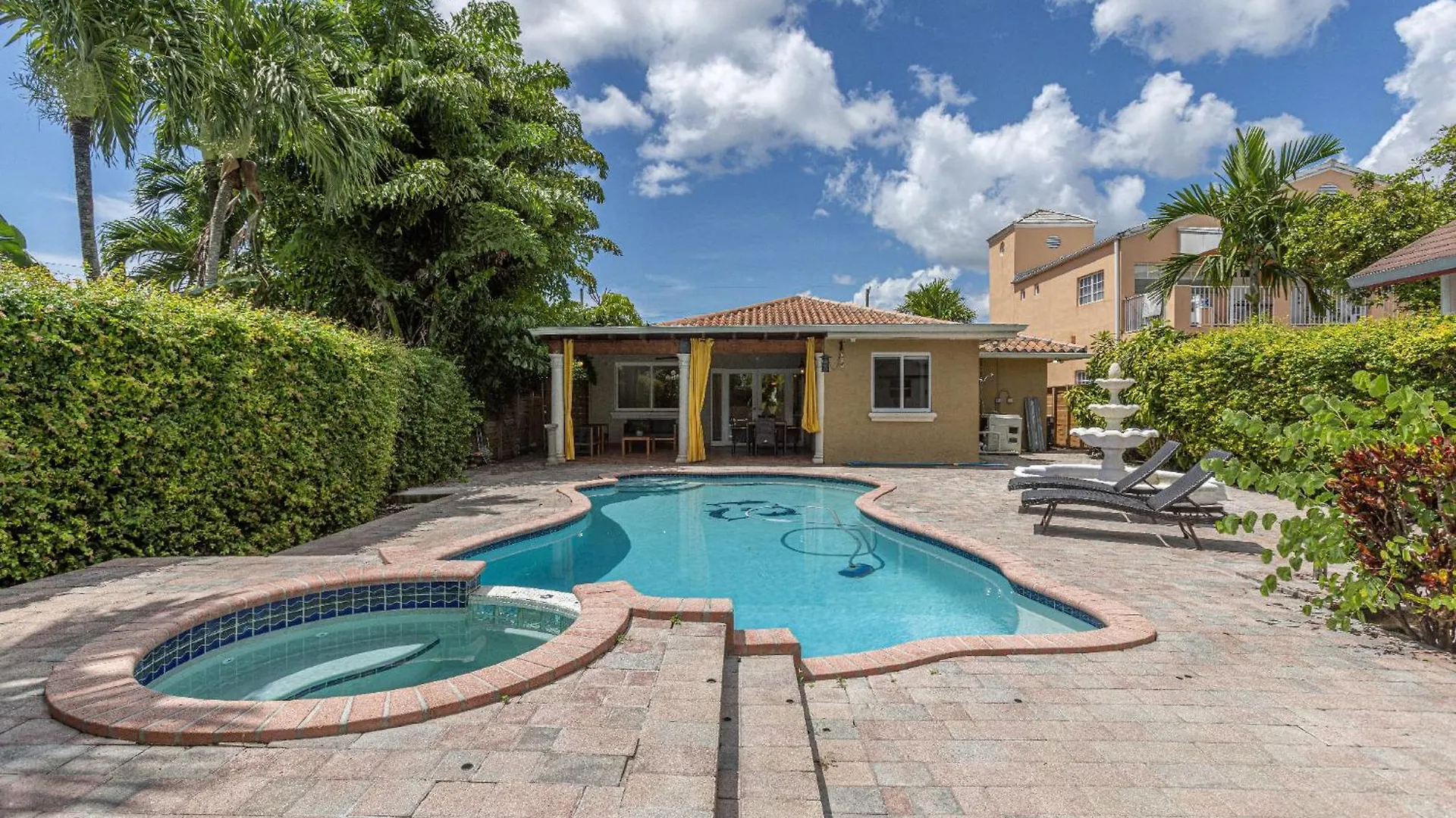 House - Heated Pool - Family Vacation Holiday home Miami