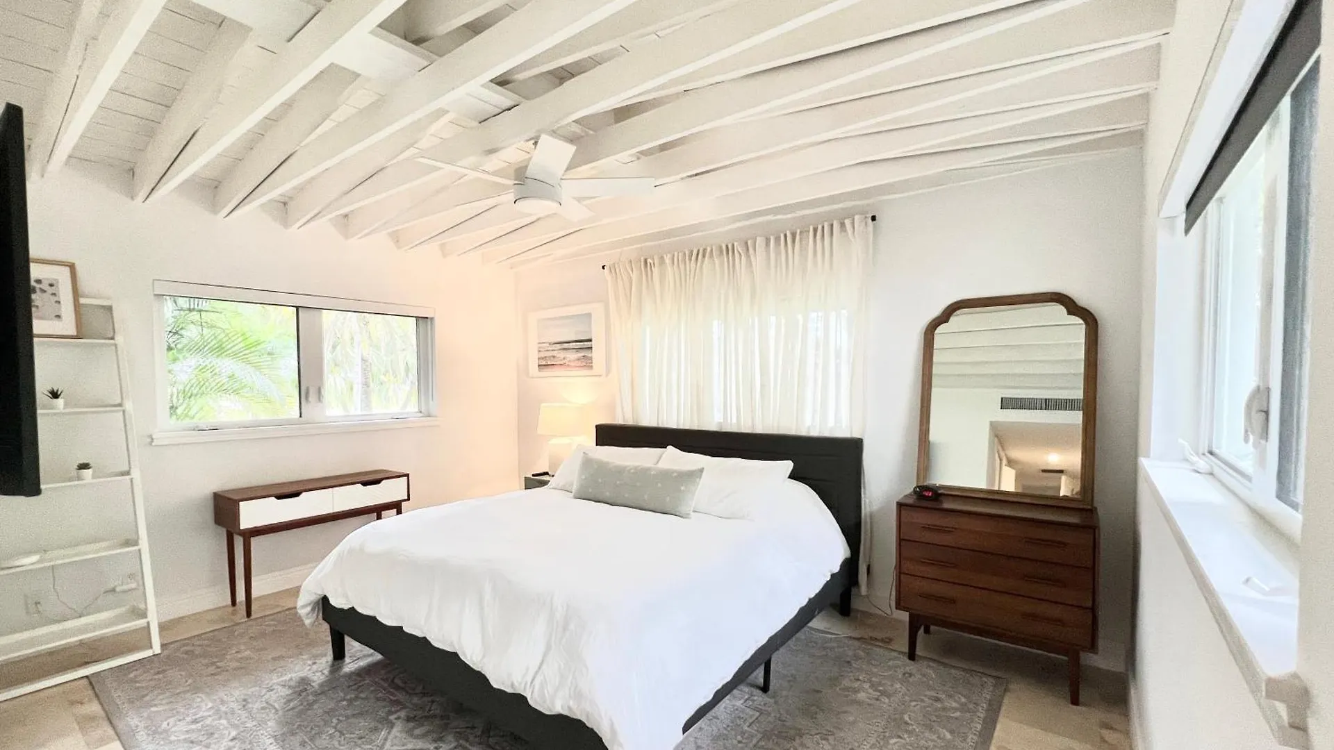 Holiday home Pool! Location! Steps To The Water! Kid Friendly! *