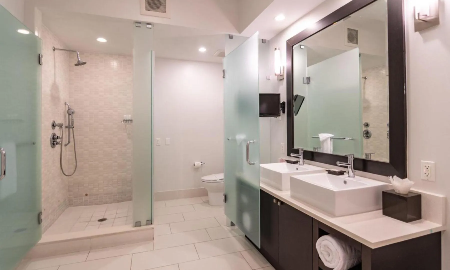 Doral Pool 1407 By Waveproperties * Miami
