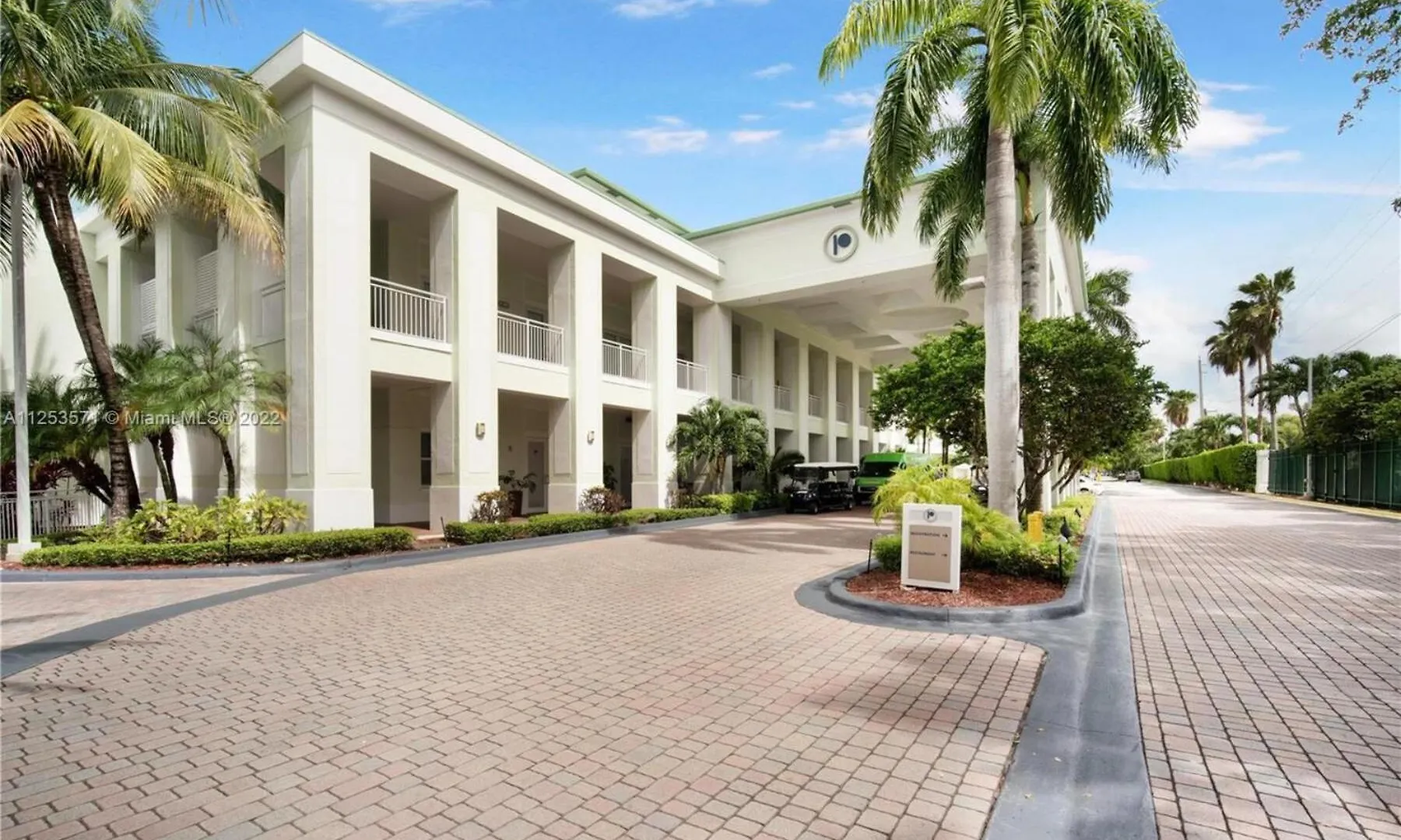 Apartment Doral Pool 1407 By Waveproperties *
