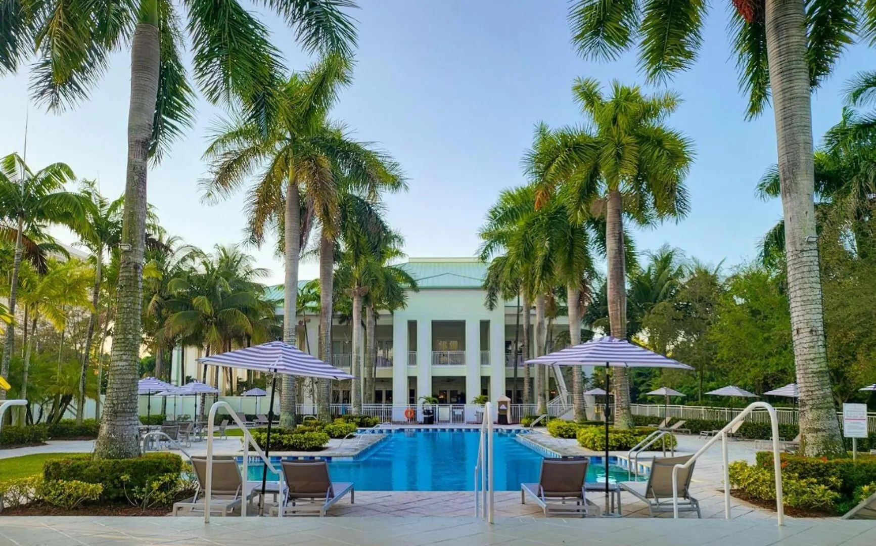 Doral Pool 1407 By Waveproperties Miami