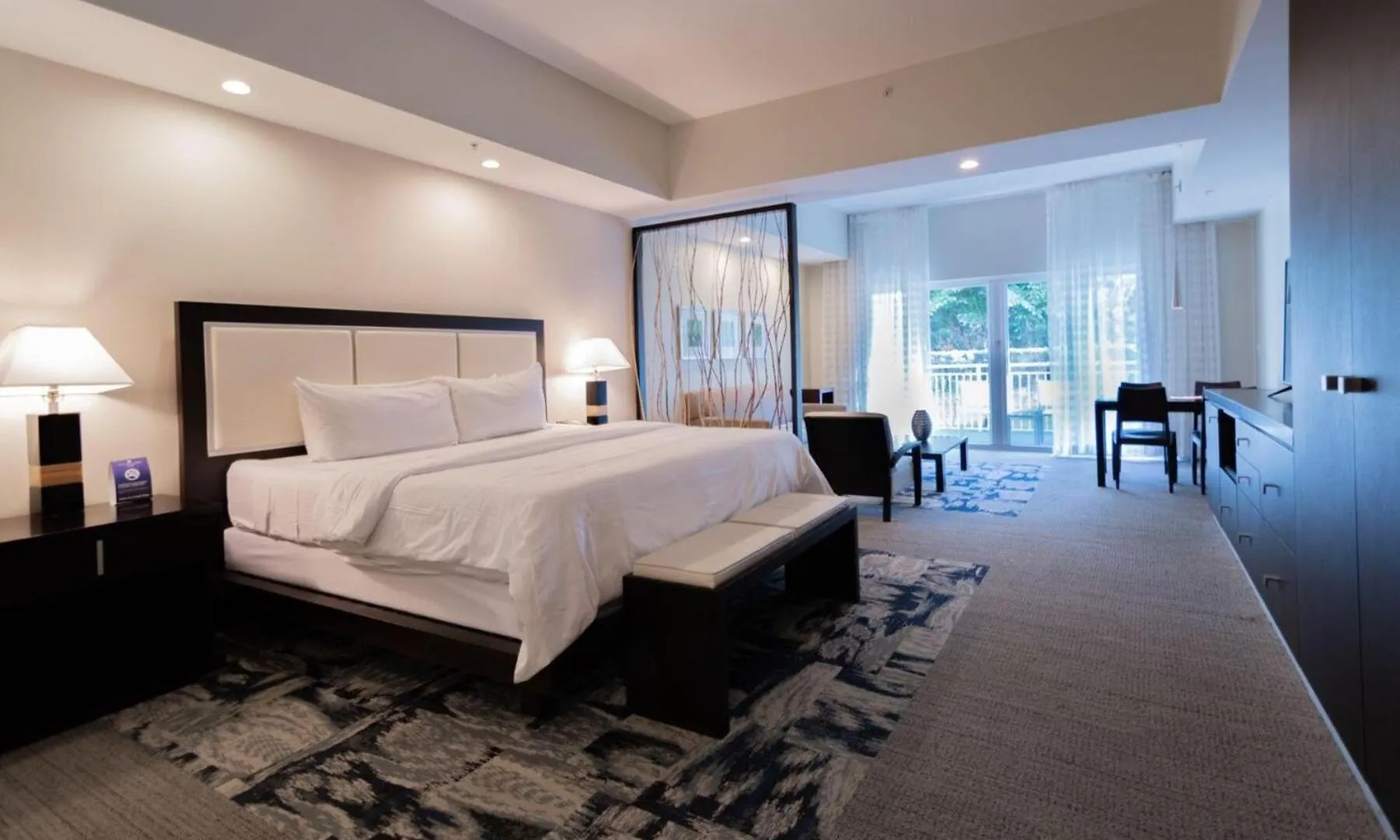 Doral Pool 1407 By Waveproperties