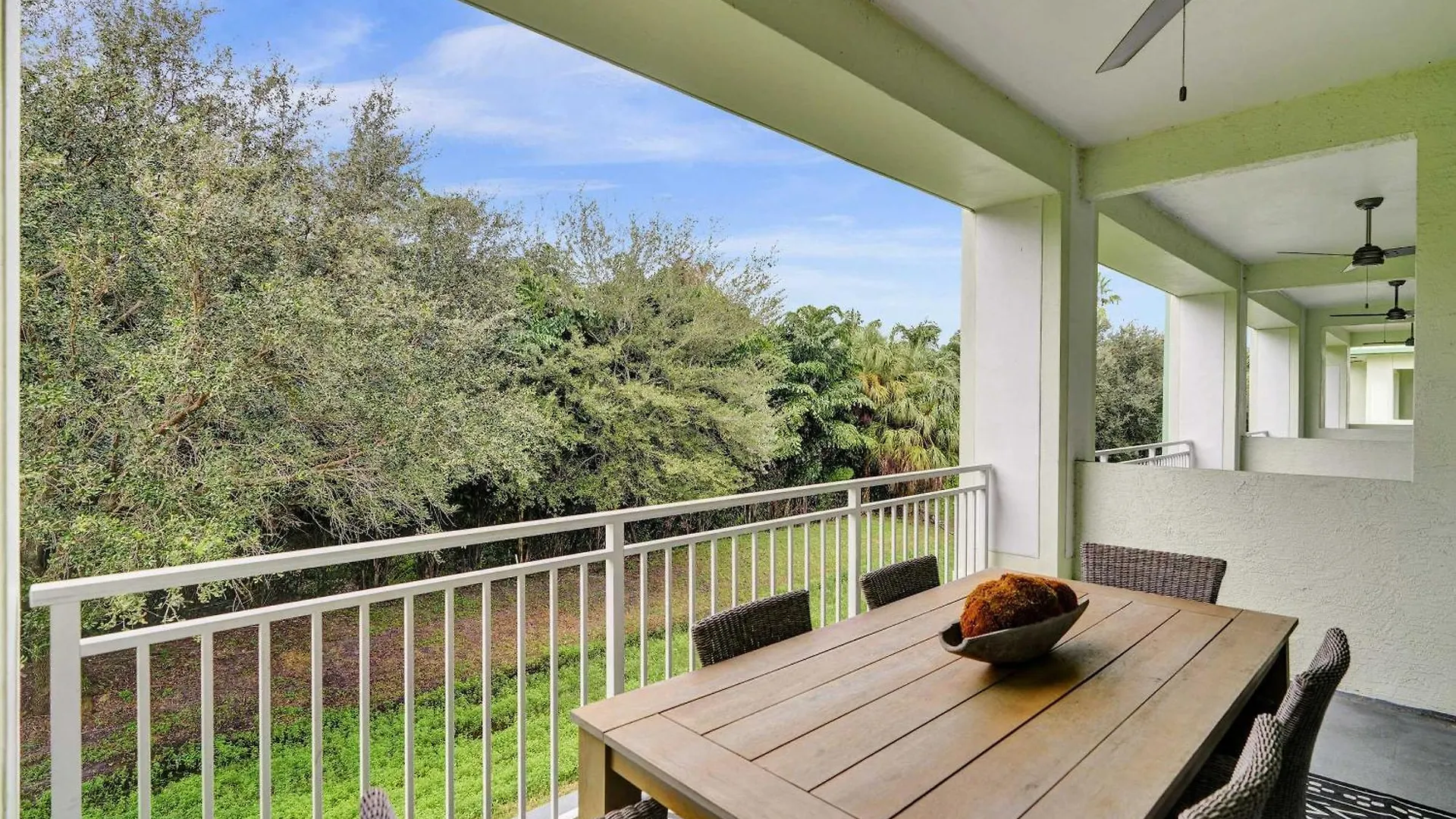 Vista-2 Story W 3bdrms & Golf View Holiday home Miami