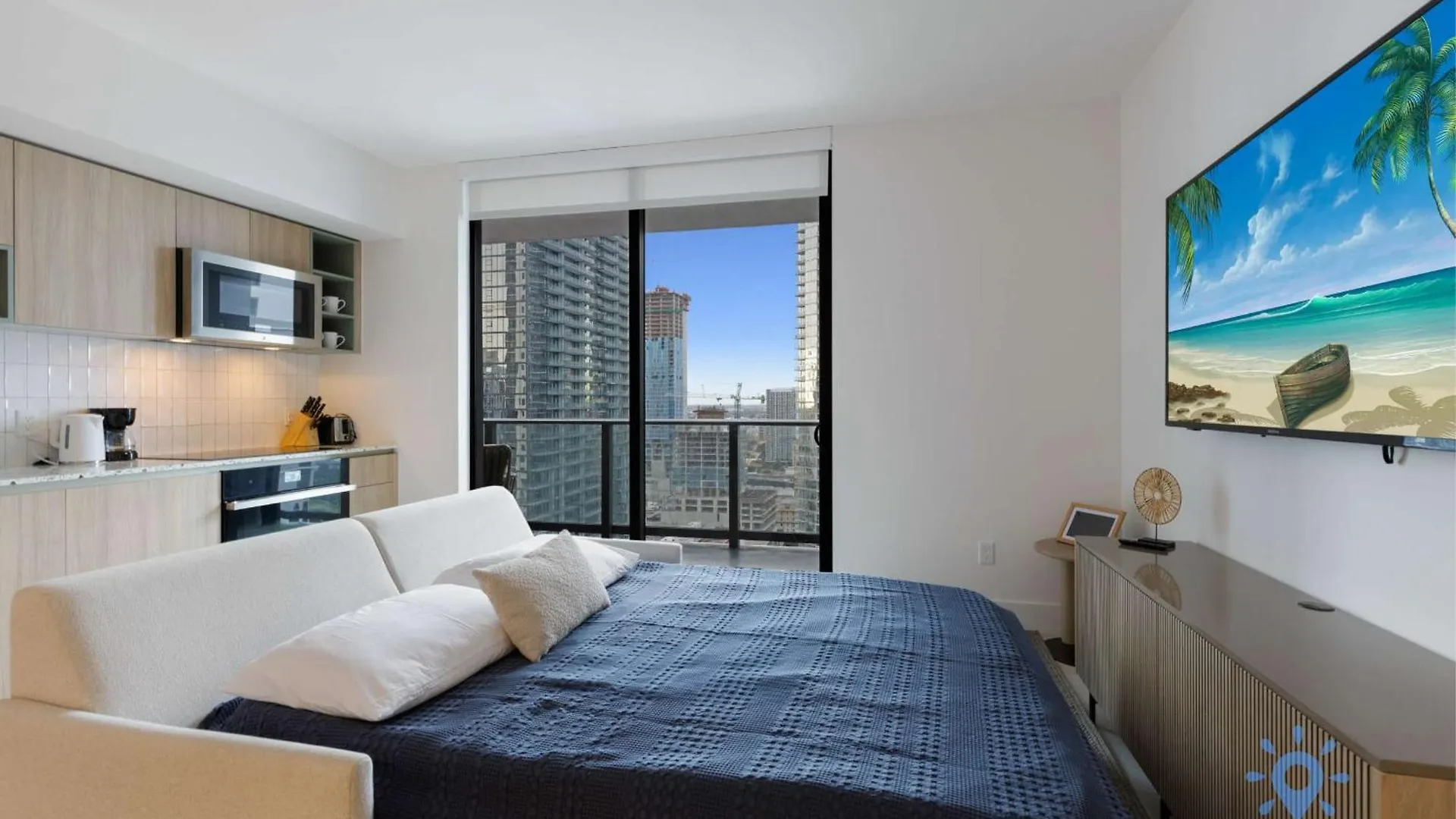 Modern 2br-2bth- Pool & Gym * Miami