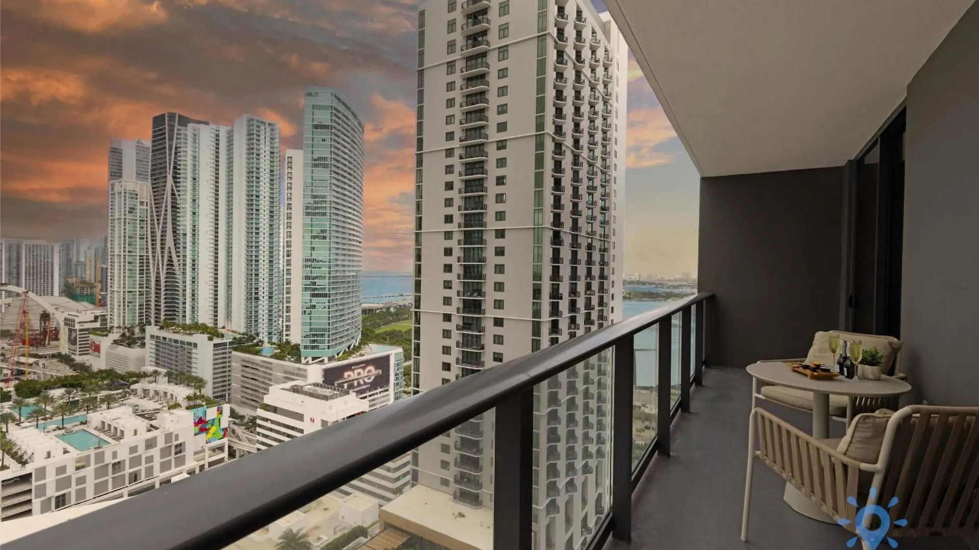 Modern 2br-2bth- Pool & Gym Lejlighed *