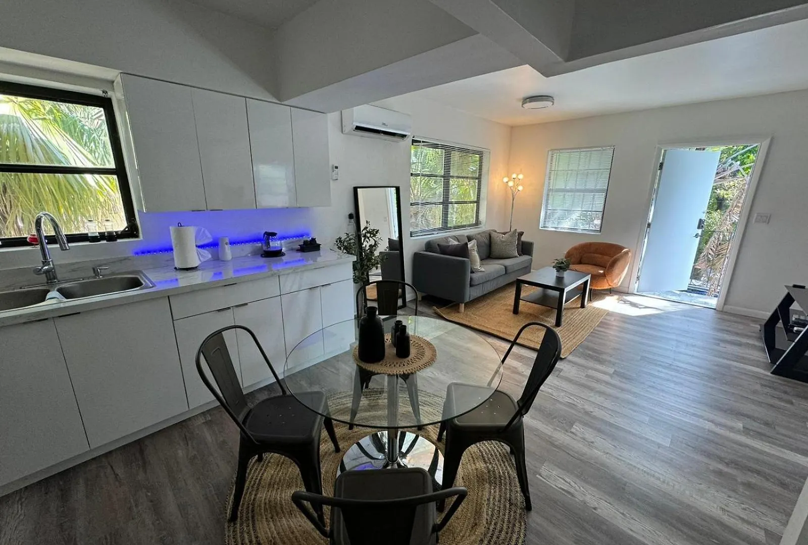 Fully Equipped With Parking Near Cocowalk Apartment Miami