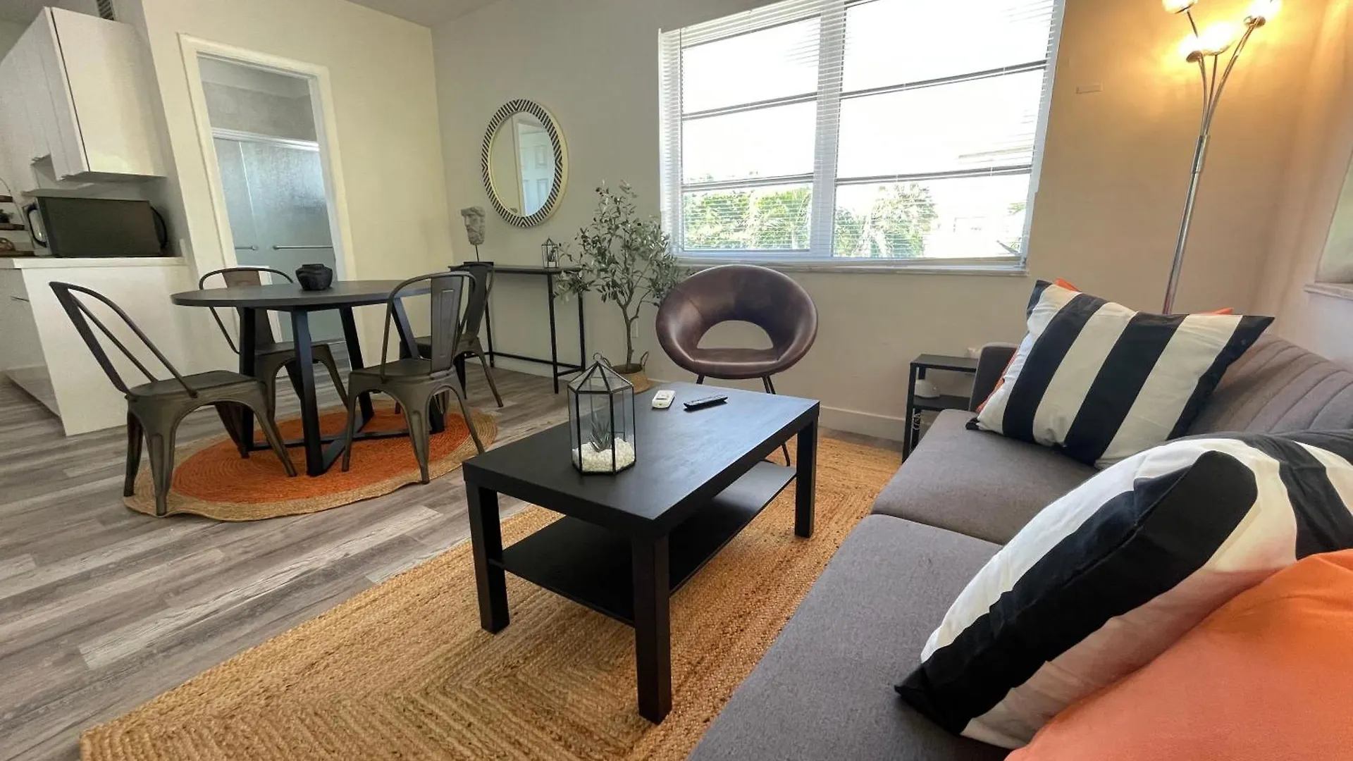 Fully Equipped With Parking Near Cocowalk Apartment Miami