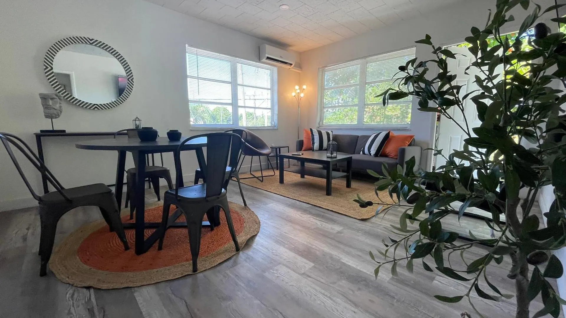 Fully Equipped With Parking Near Cocowalk Apartment Miami
