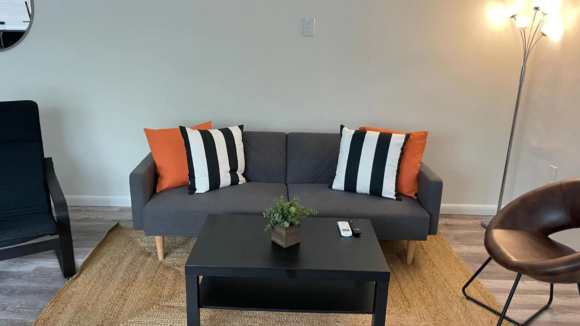 Fully Equipped With Parking Near Cocowalk Apartment