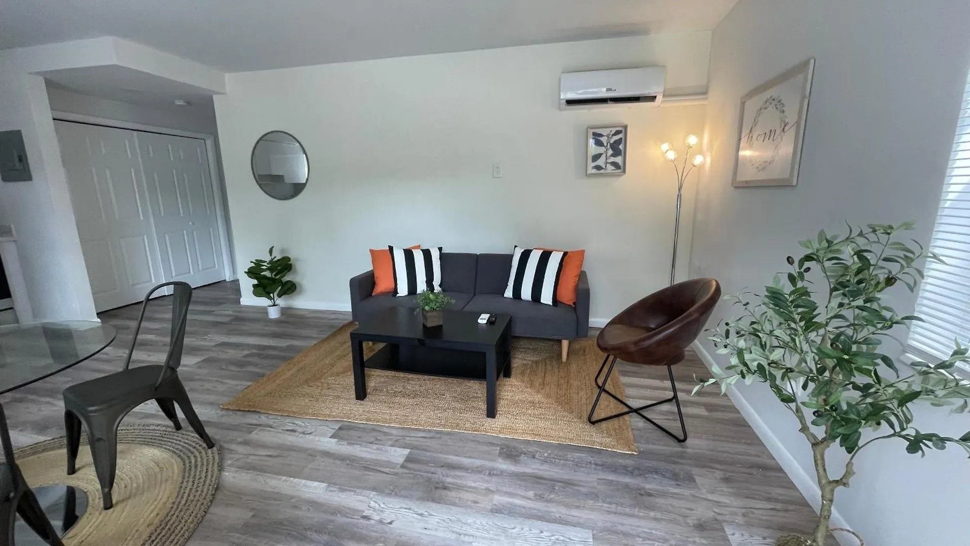 Fully Equipped With Parking Near Cocowalk Miami