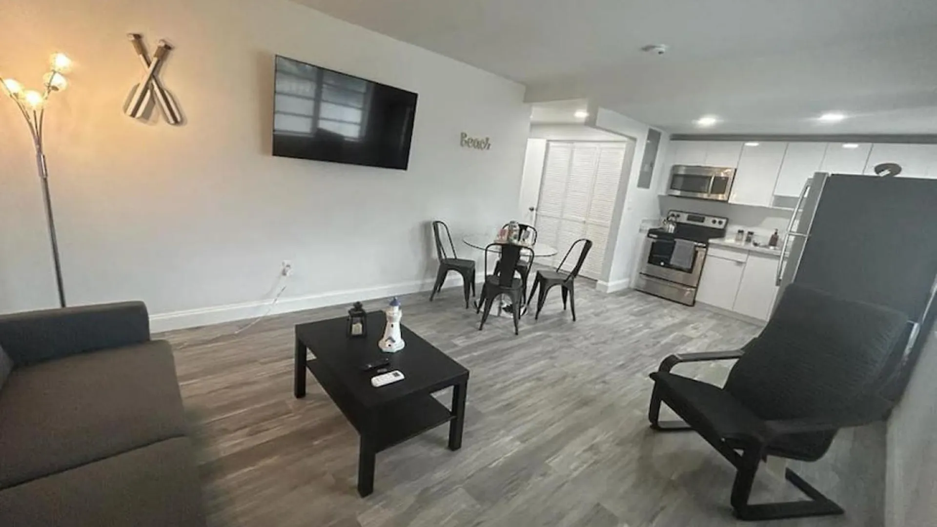 Fully Equipped With Parking Near Cocowalk Miami