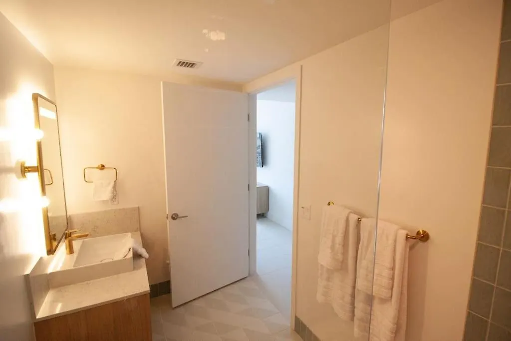 Apartment Luxury High Rise Haven *