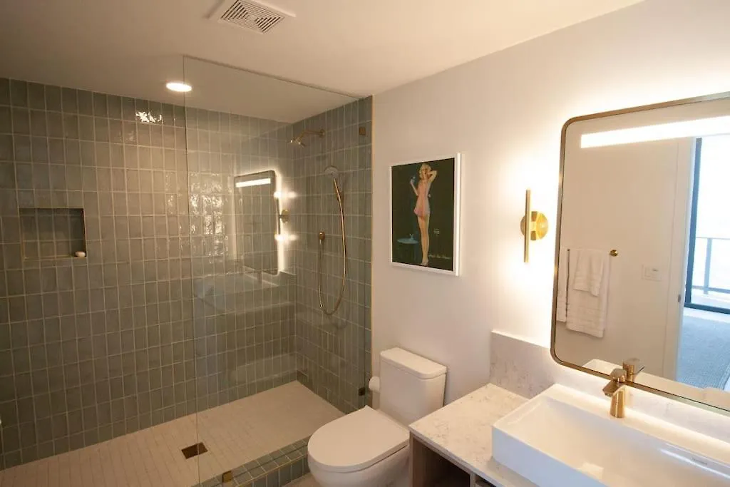 Luxury High Rise Haven Apartment *