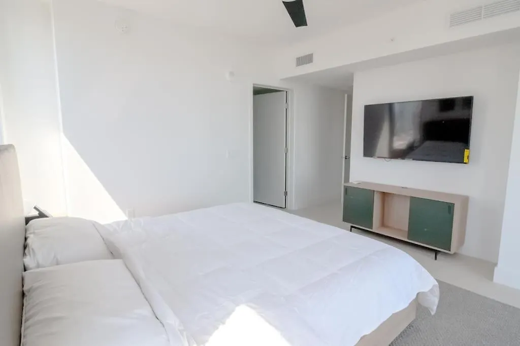 Apartment Luxury High Rise Haven *