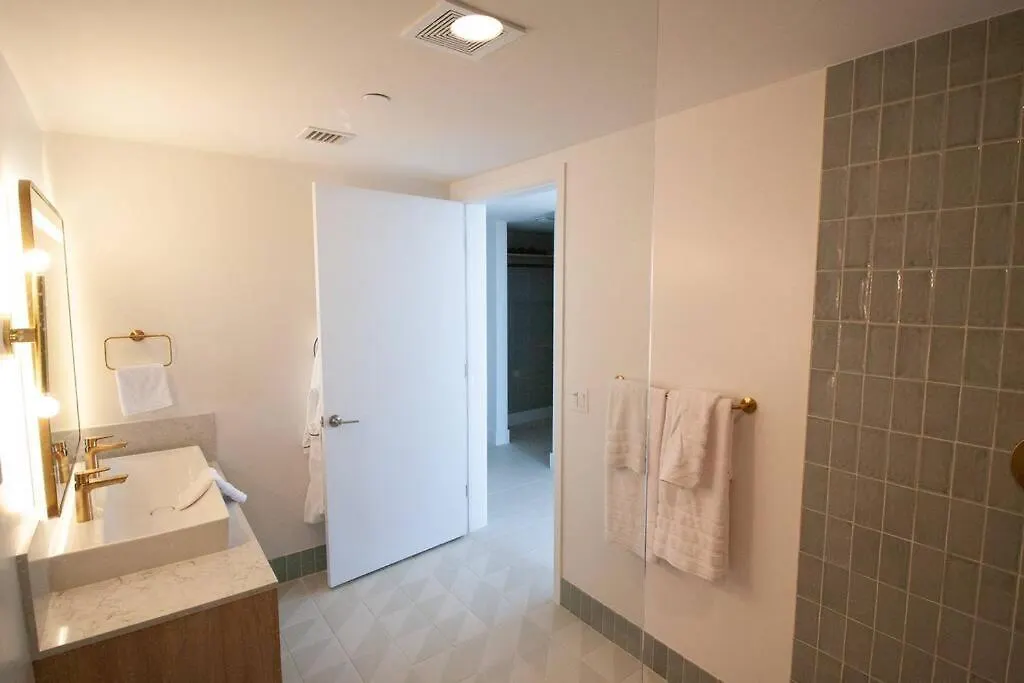 Apartment Luxury High Rise Haven