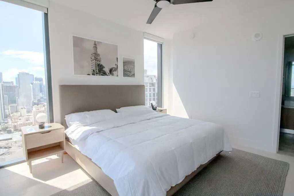 Apartment Luxury High Rise Haven *