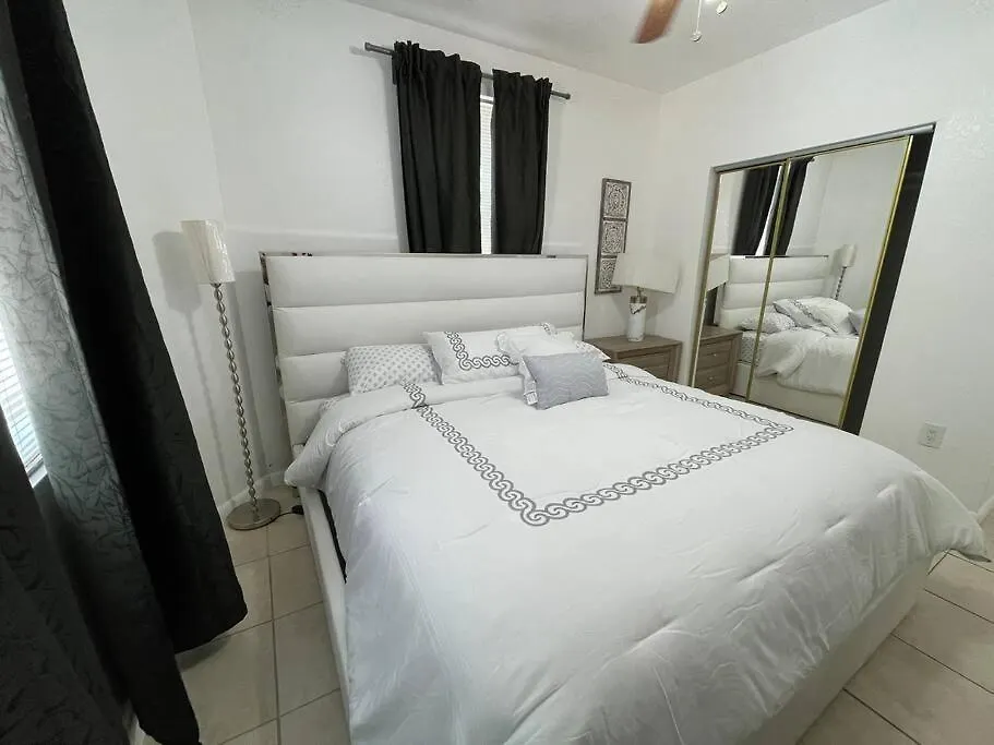 Pool Design District- 2 Bedroom Apartment *