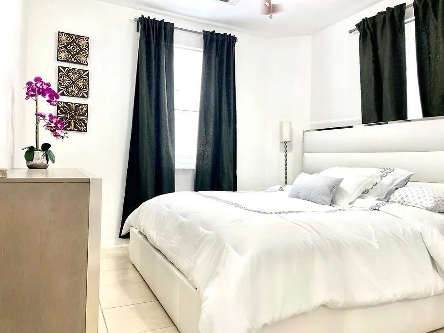 Apartment Pool Design District- 2 Bedroom Miami