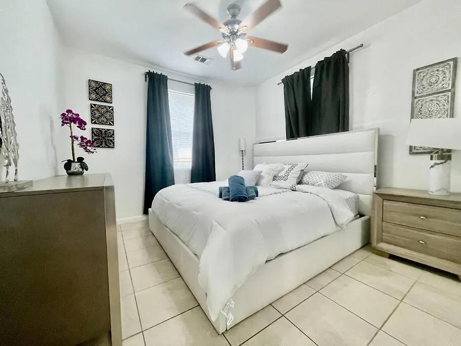Apartment Pool Design District- 2 Bedroom