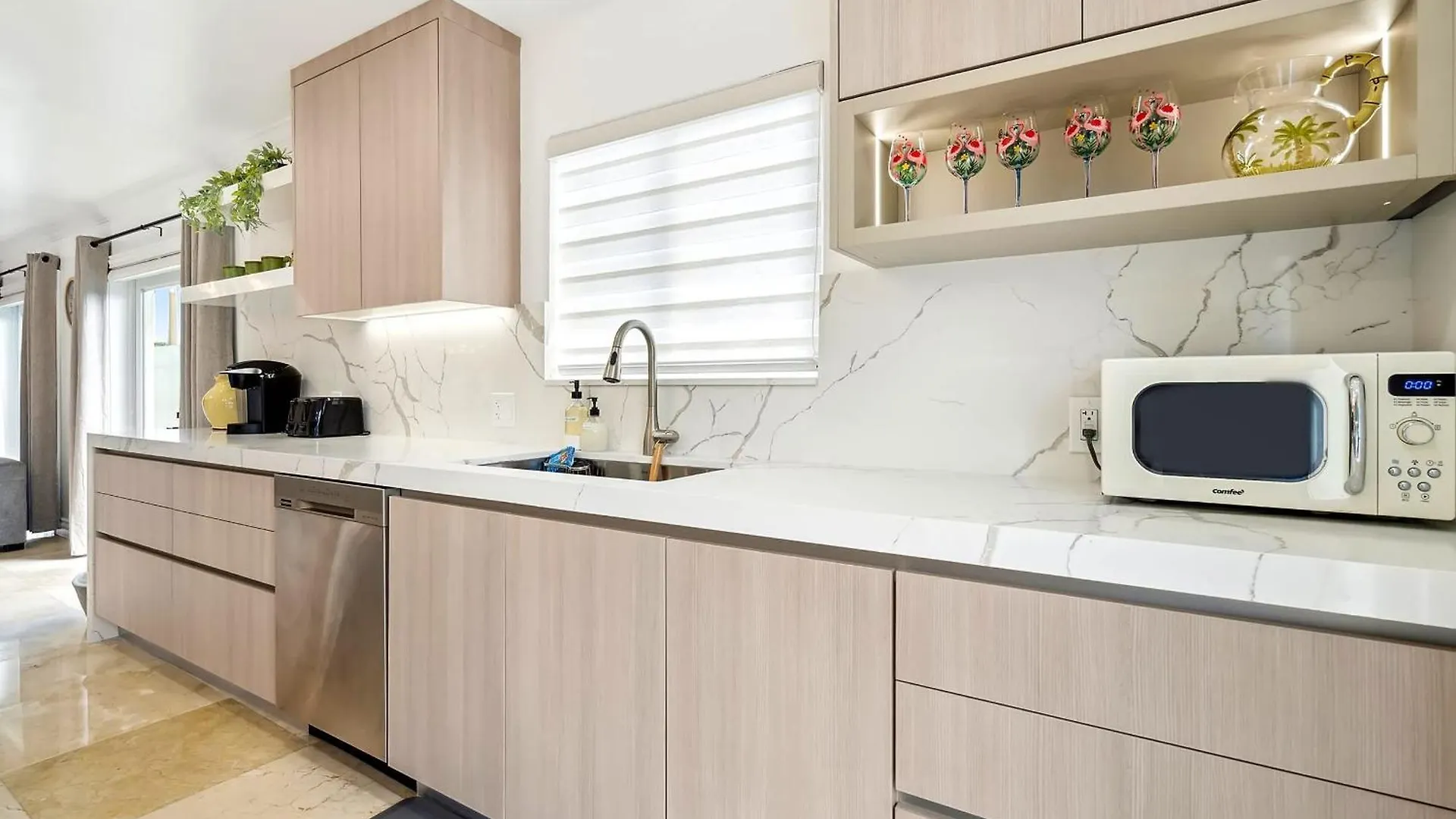 6-bd 3-ba Dreamy Vacation Retreat In Coral Terrace *