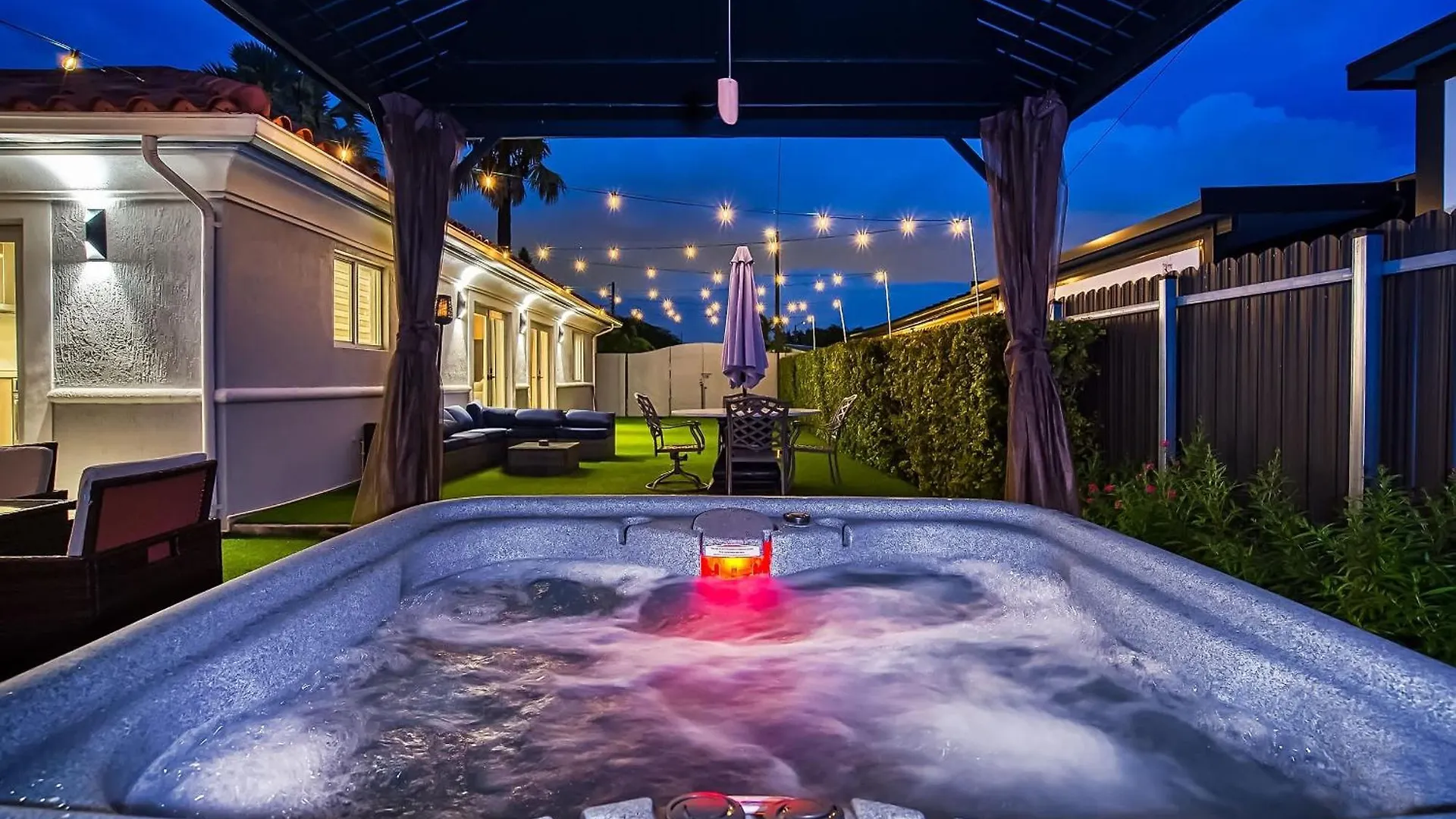 Holiday home 6-bd 3-ba Dreamy Vacation Retreat In Coral Terrace *