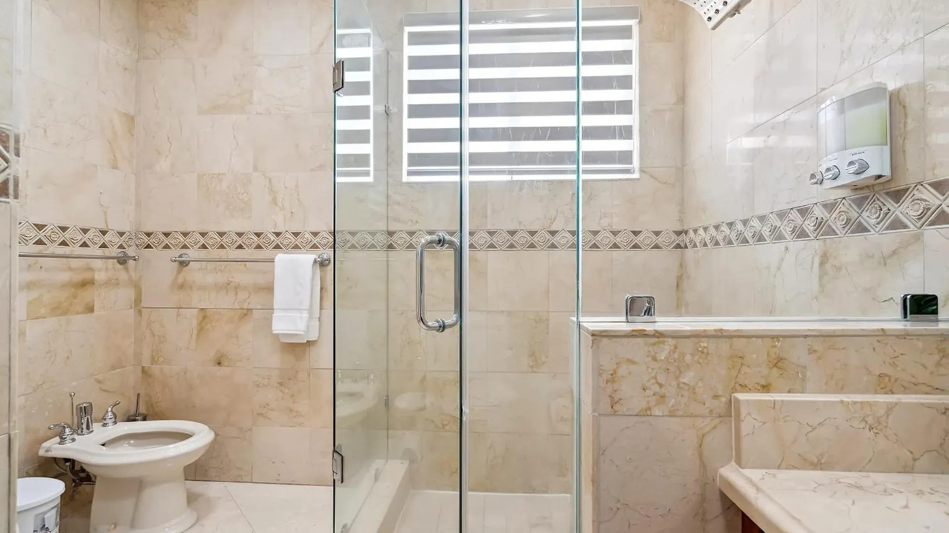 Holiday home 6-bd 3-ba Dreamy Vacation Retreat In Coral Terrace