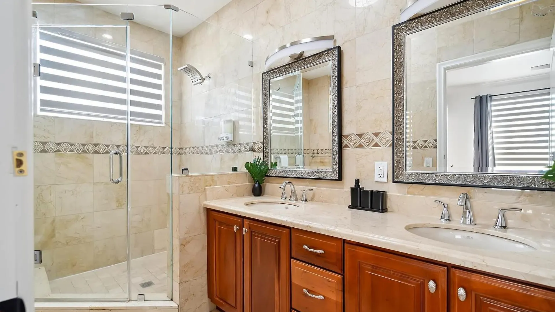 Holiday home 6-bd 3-ba Dreamy Vacation Retreat In Coral Terrace *
