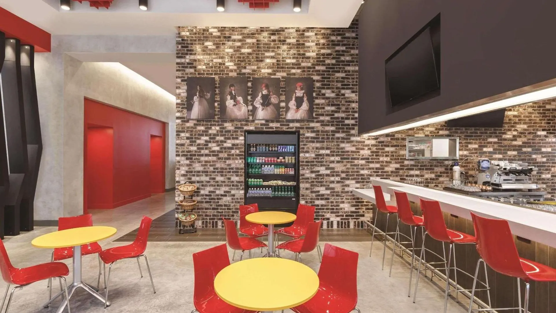 Hotel Radisson Red Airport