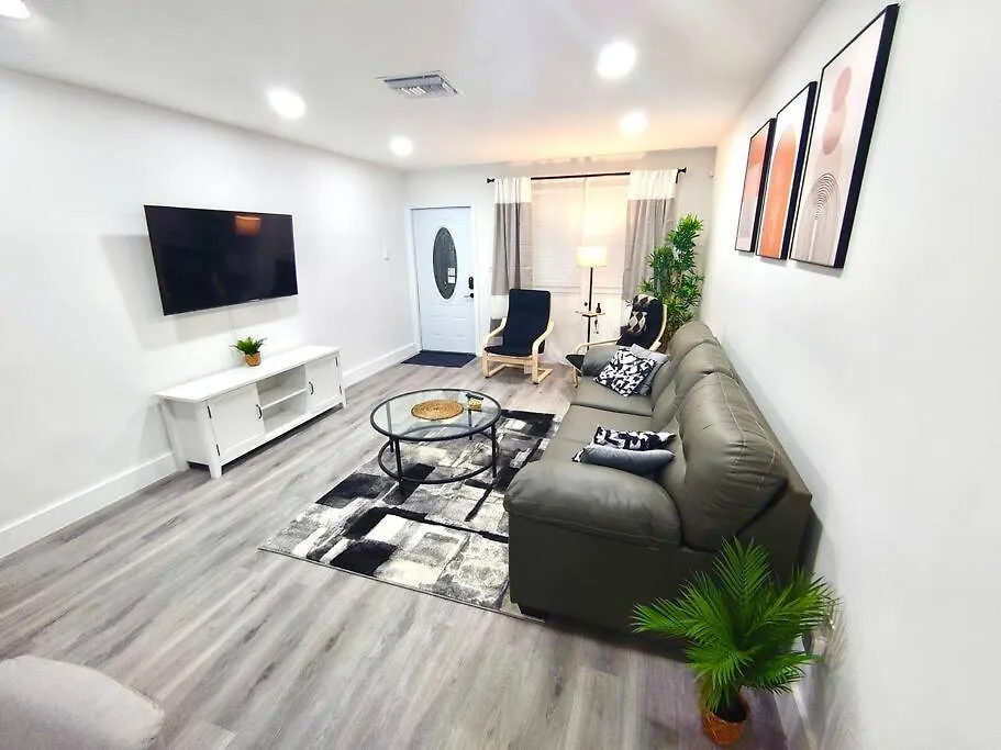 Paradise Gardens 2bdr Unit Near Hardrock Stadium Apartament