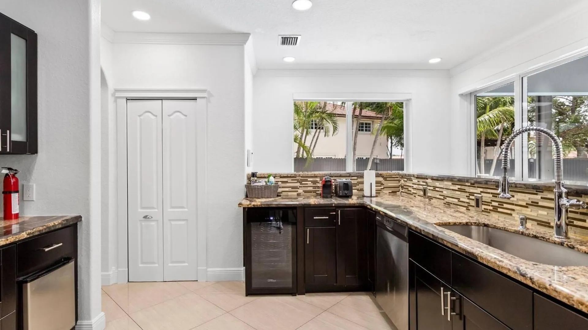 Luxe 5br I Pool Jacuzzi Fire Pit Piano Miami
