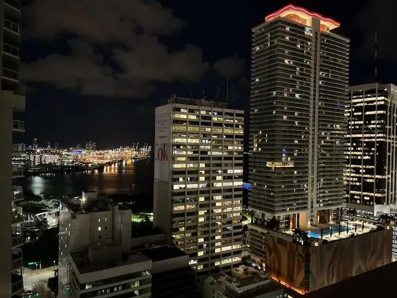 Explore Miami's Heat - Huge 1 Bed Pool & Gym
