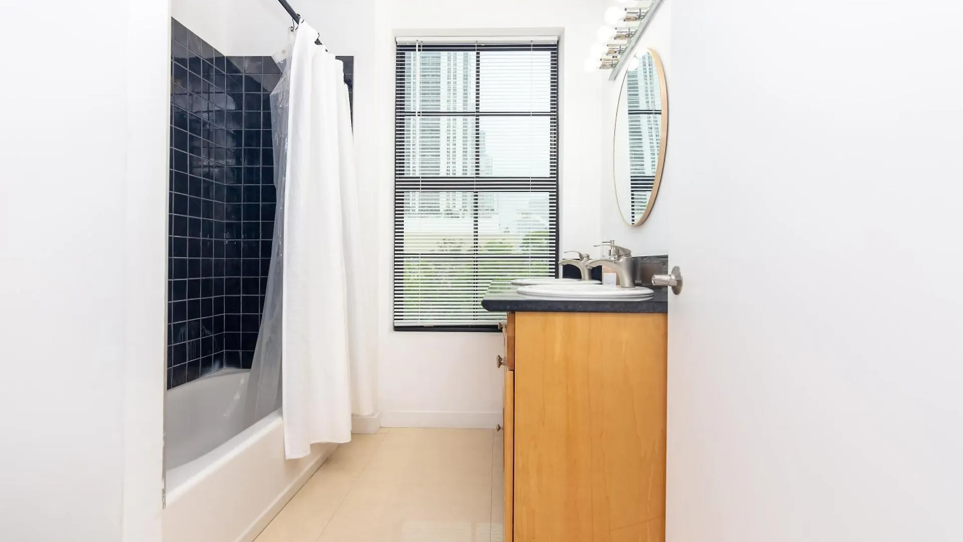 Apartment Downtown 2 Bedrooms *