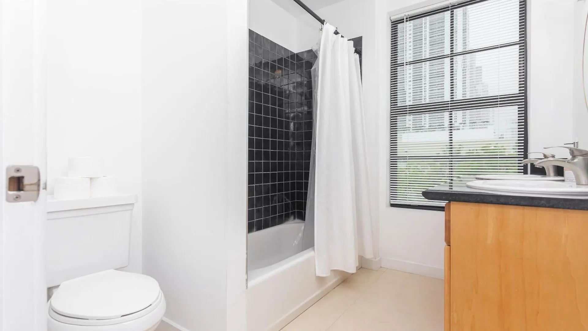 Apartment Downtown 2 Bedrooms *