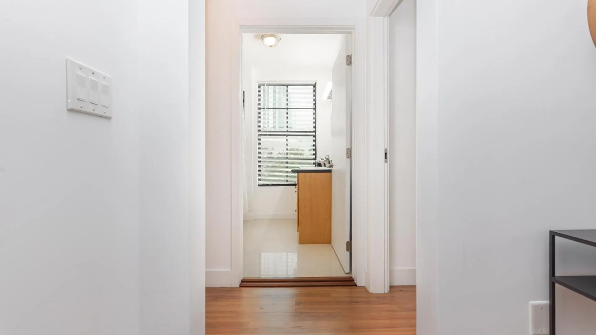 Apartment Downtown 2 Bedrooms *