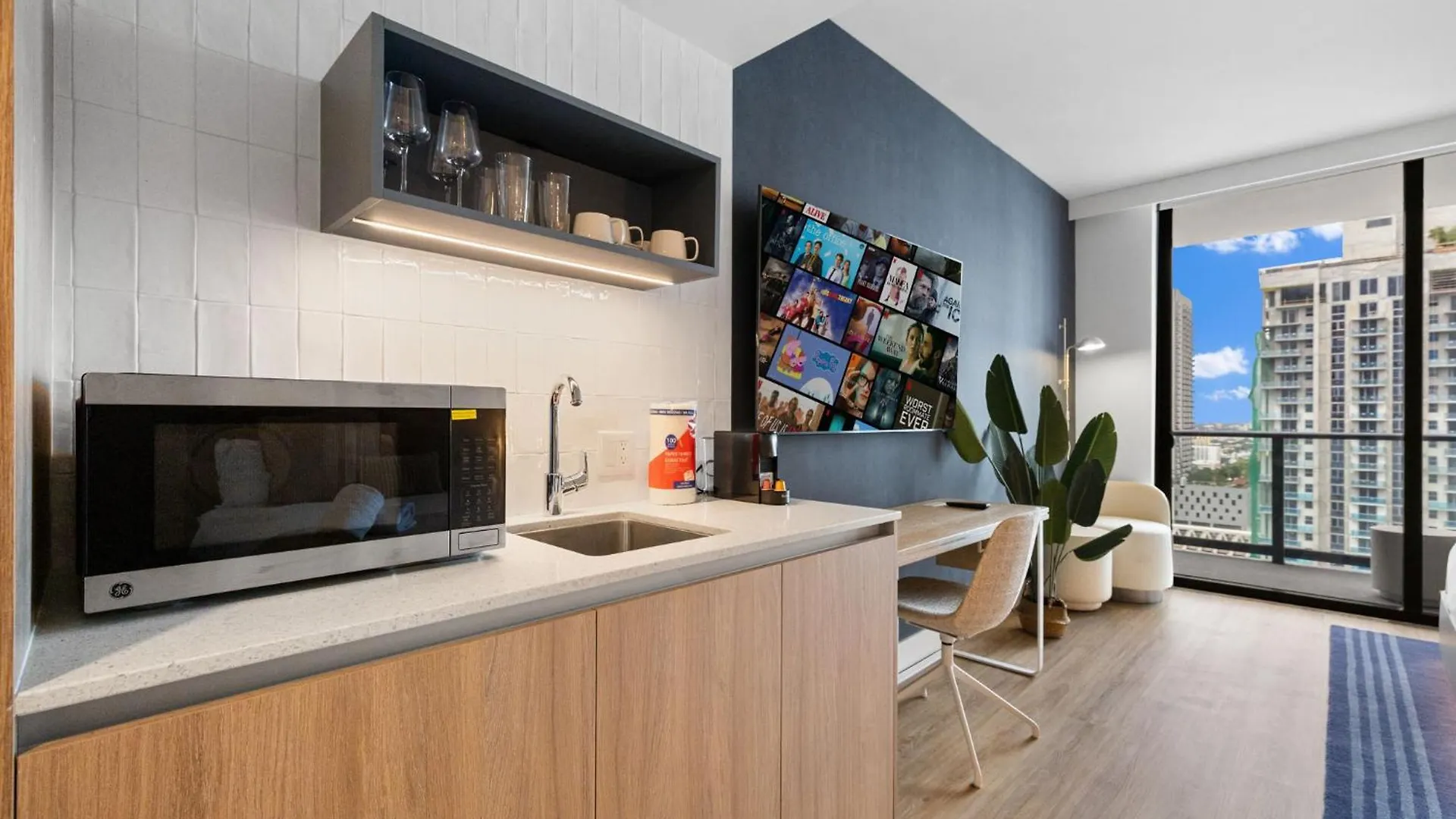 Elegant With Amenities Access! Apartment