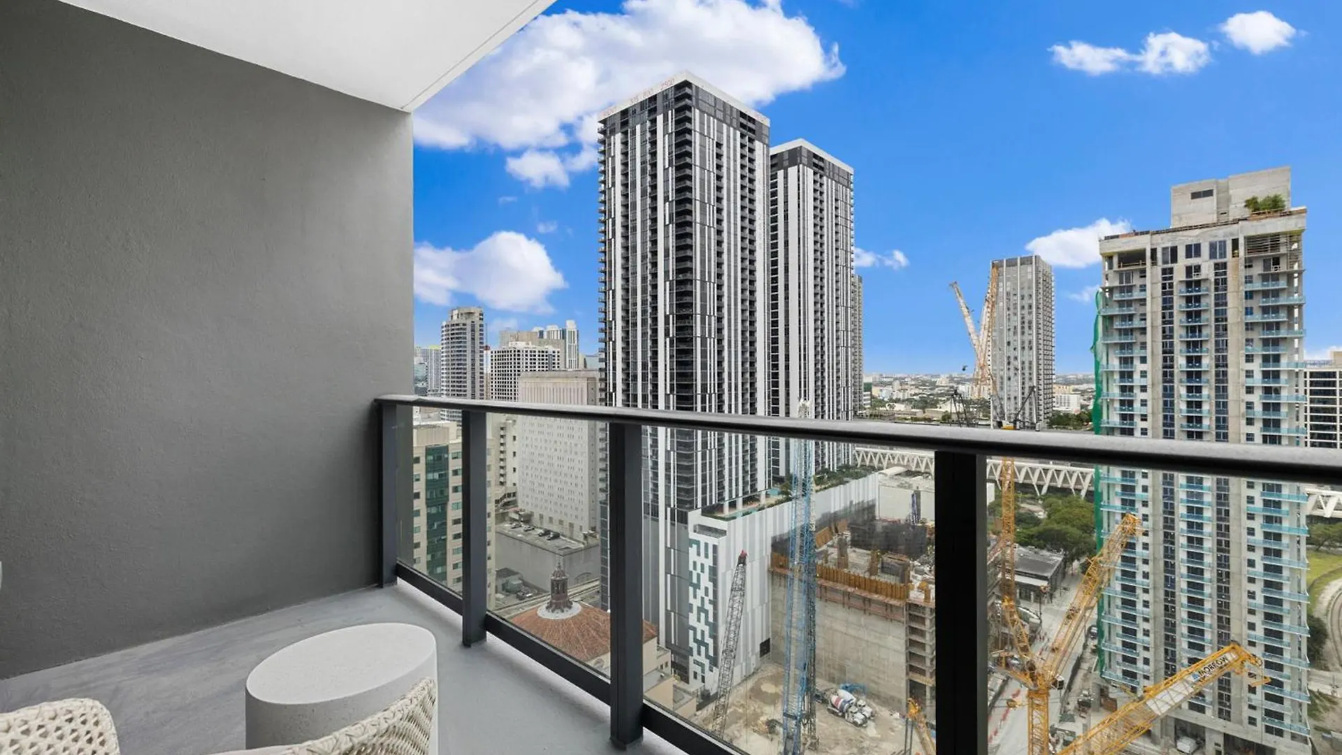 Elegant With Amenities Access! * Miami