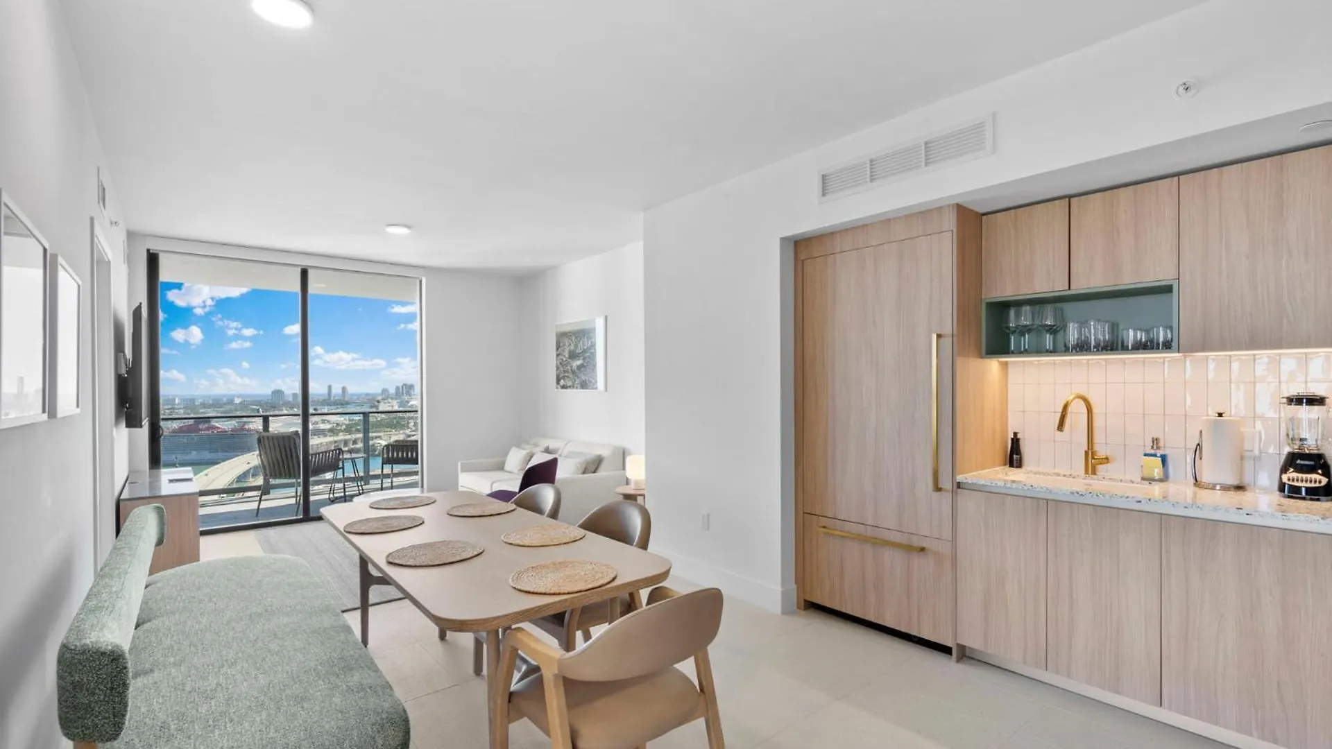 Apartment Exclusive W 3br And Stunning Sea Views!