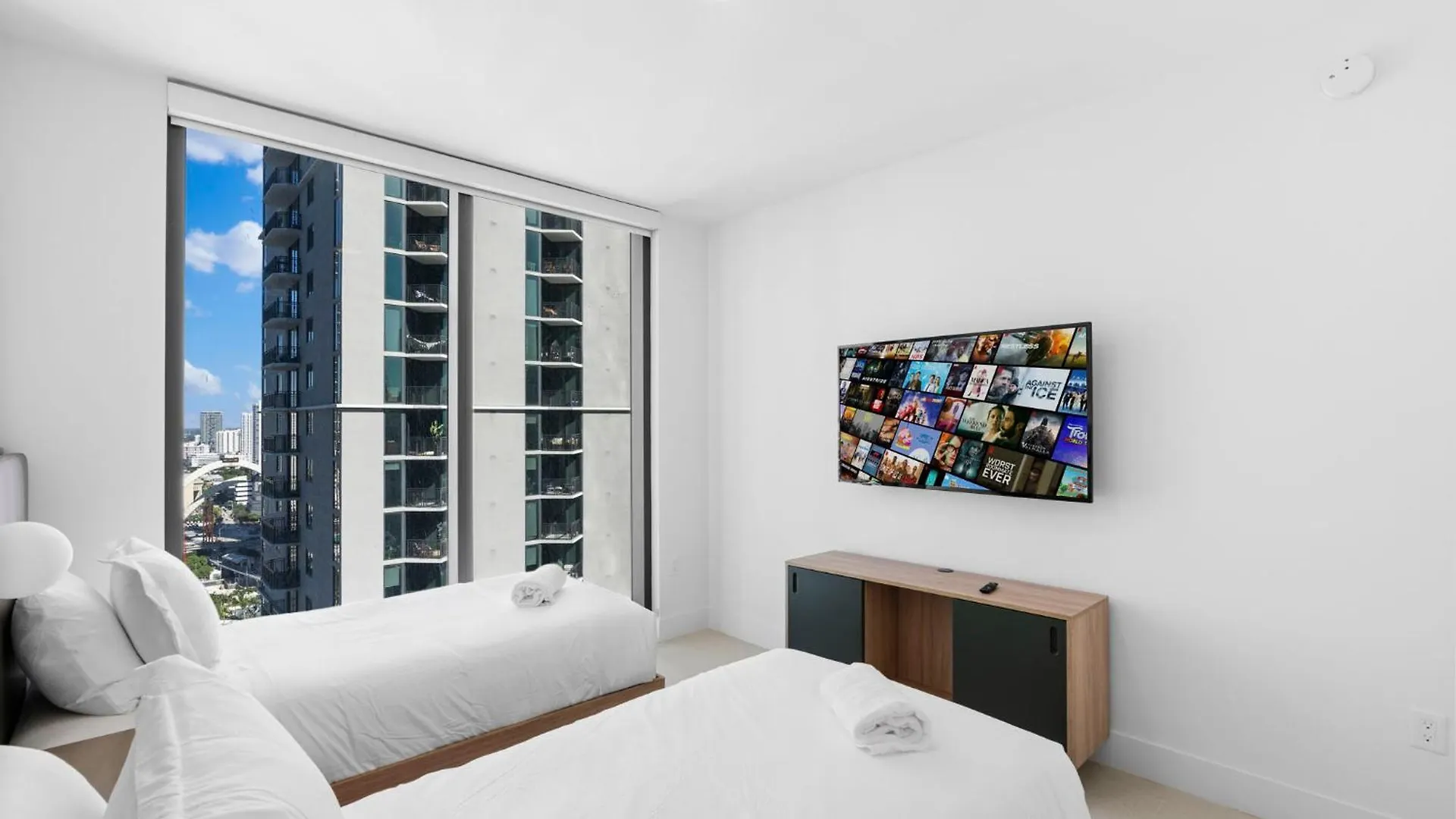 Exclusive W 3br And Stunning Sea Views!