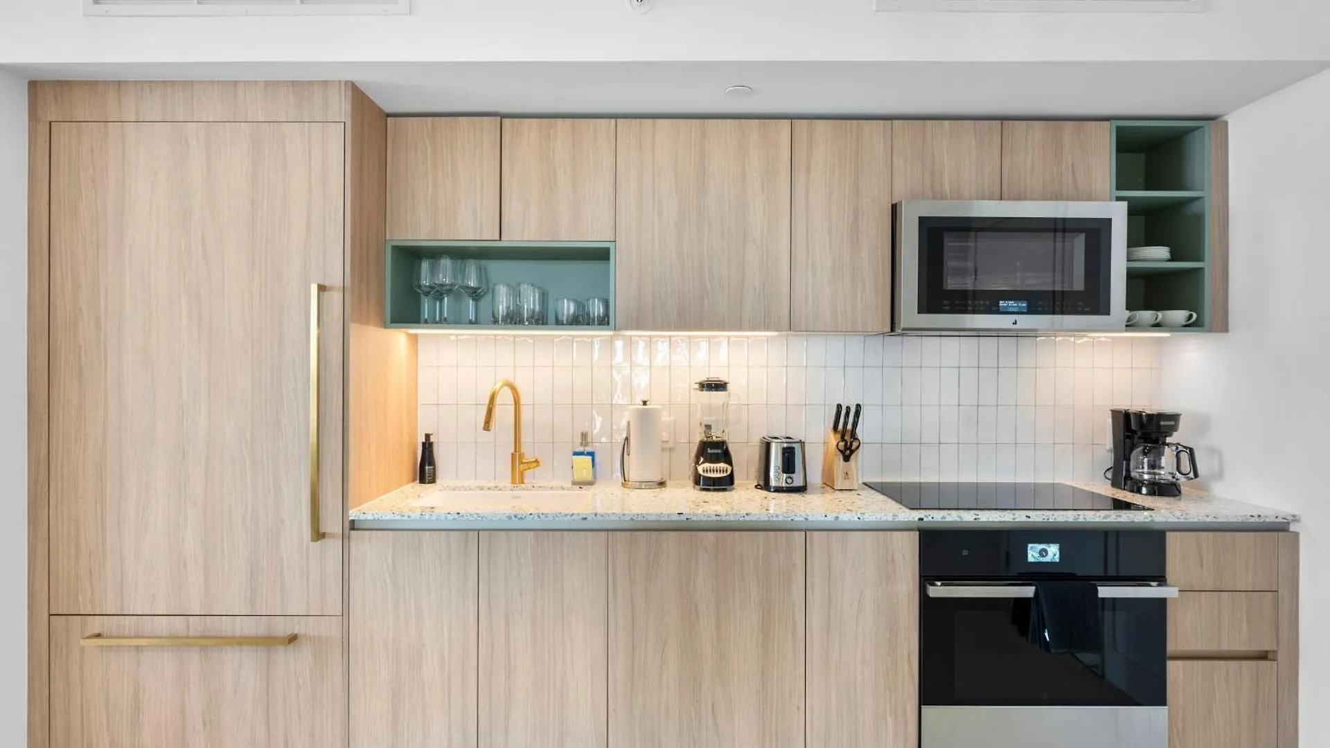 Apartment Exclusive W 3br And Stunning Sea Views! *